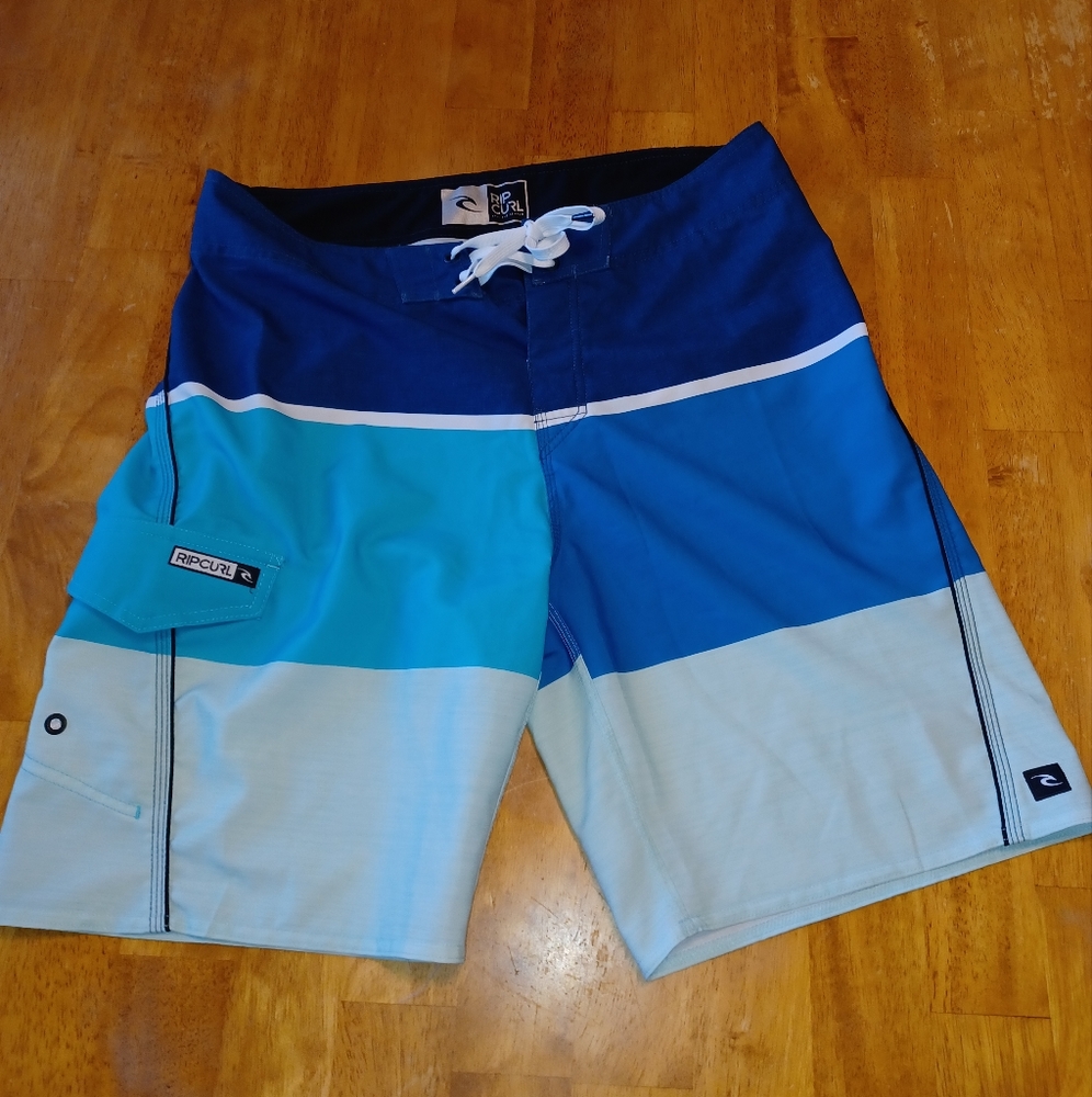 Ripcurl board shorts. Tag ripped out. Measurements listed with pictures.…